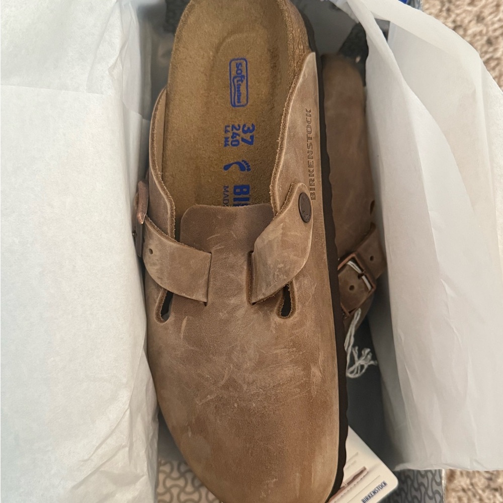 NWT Women’s Birkenstock Boston Clogs in “Tobacco”